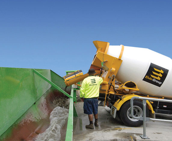 The concrete reclaimer is a compact system for cleaning, separating and dewatering concrete residues and discharging sand and aggregates separately.
