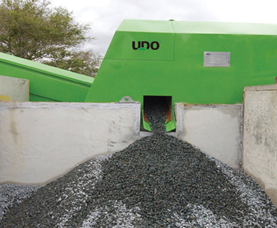 Our concrete pick-up system guarantees perfect sand and aggregate purification with less than 0.5% cement remaining. Sand, aggregate and concrete/water mixture can be reused without any problem.
