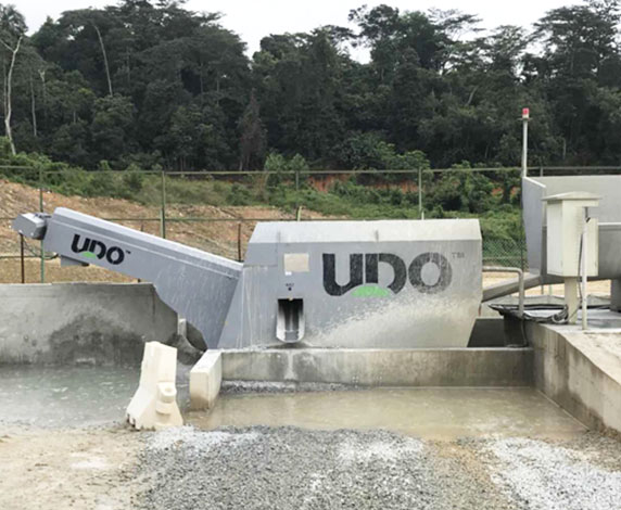 Concrete reclaimers are primarily used to separate wash tanker effluent from gravel left in the concrete. The gravel separator is the core equipment of the concrete recycling system. It can save a lot of labor material and money.